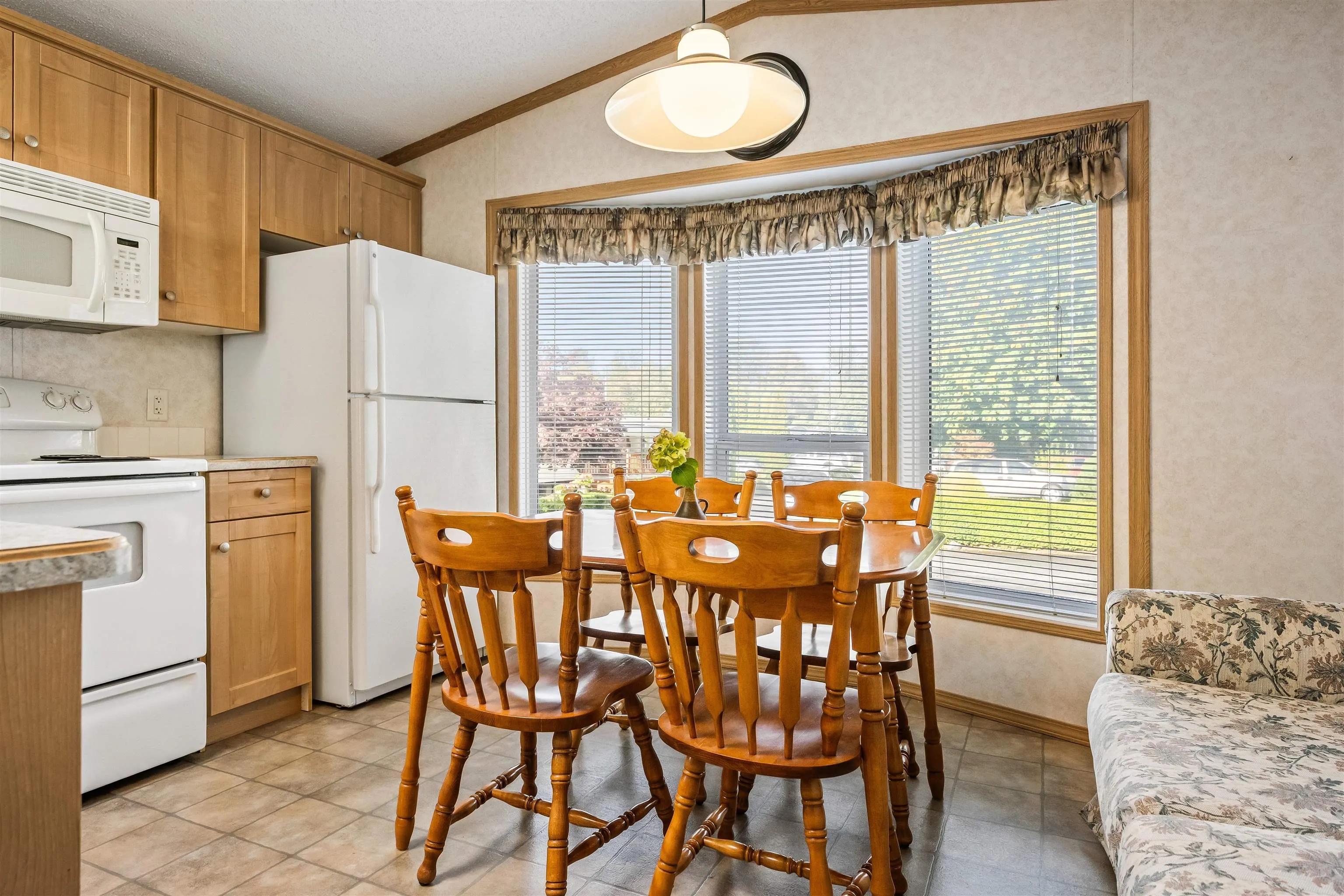 27 46484 Chilliwack Lake Road