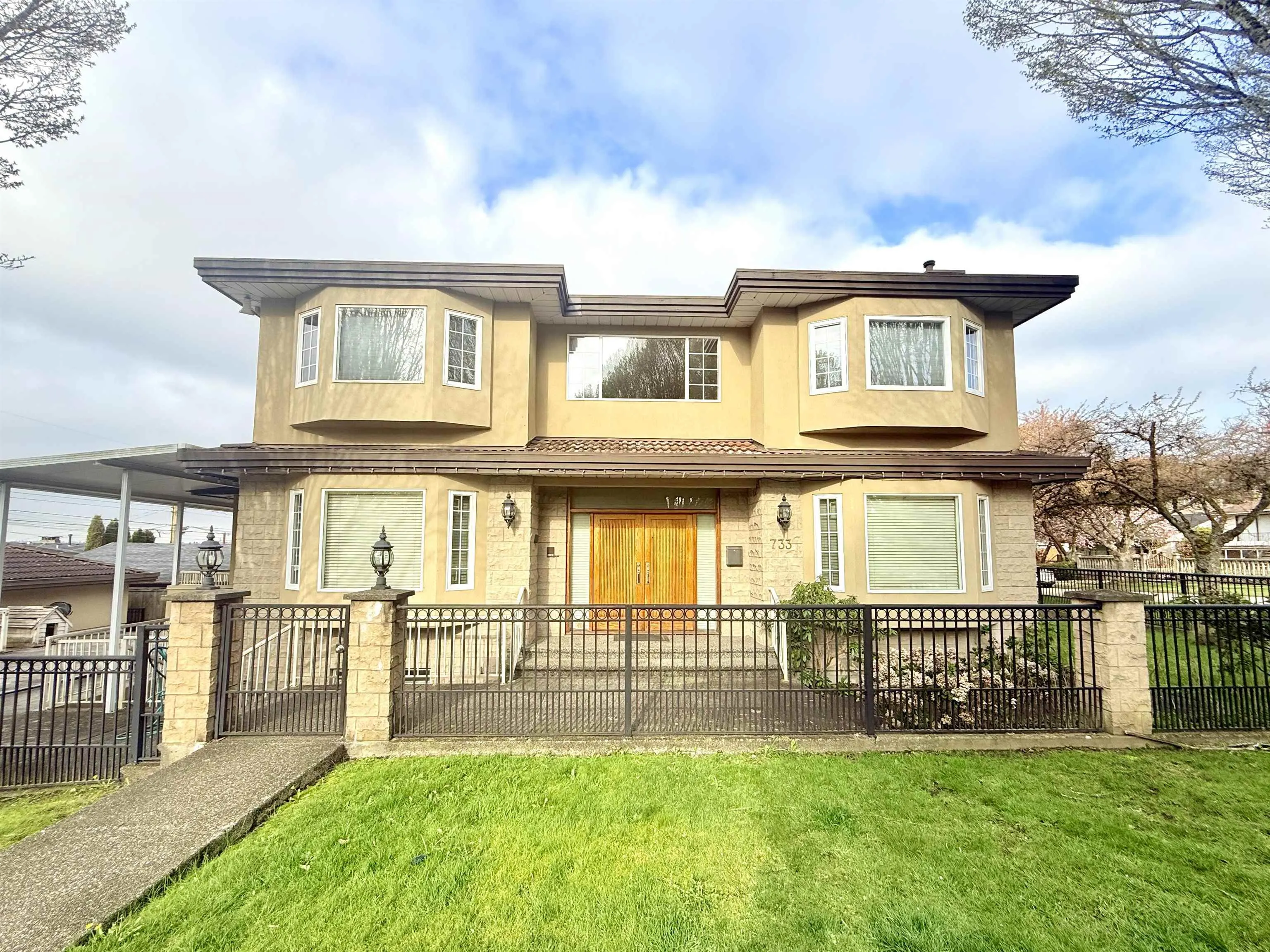 733 Macdonald Avenue