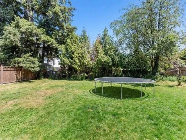 2086 Sherwood Crescent