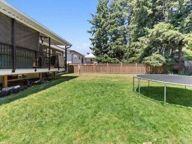 2086 Sherwood Crescent
