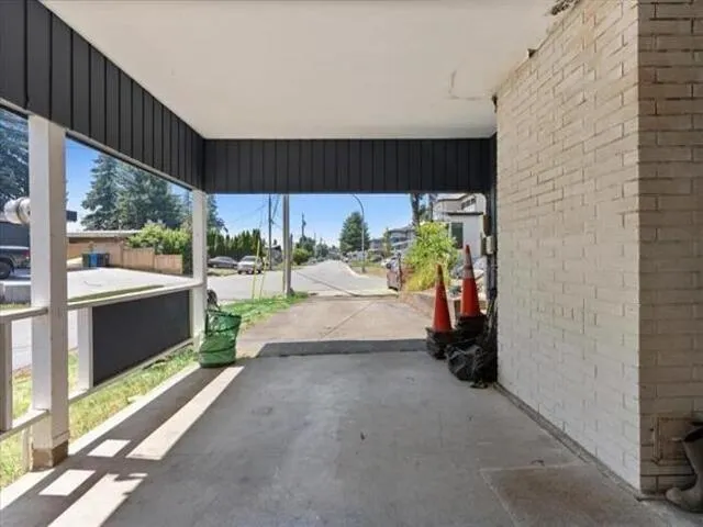 2086 Sherwood Crescent