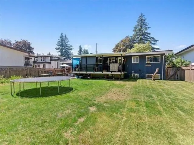 2086 Sherwood Crescent
