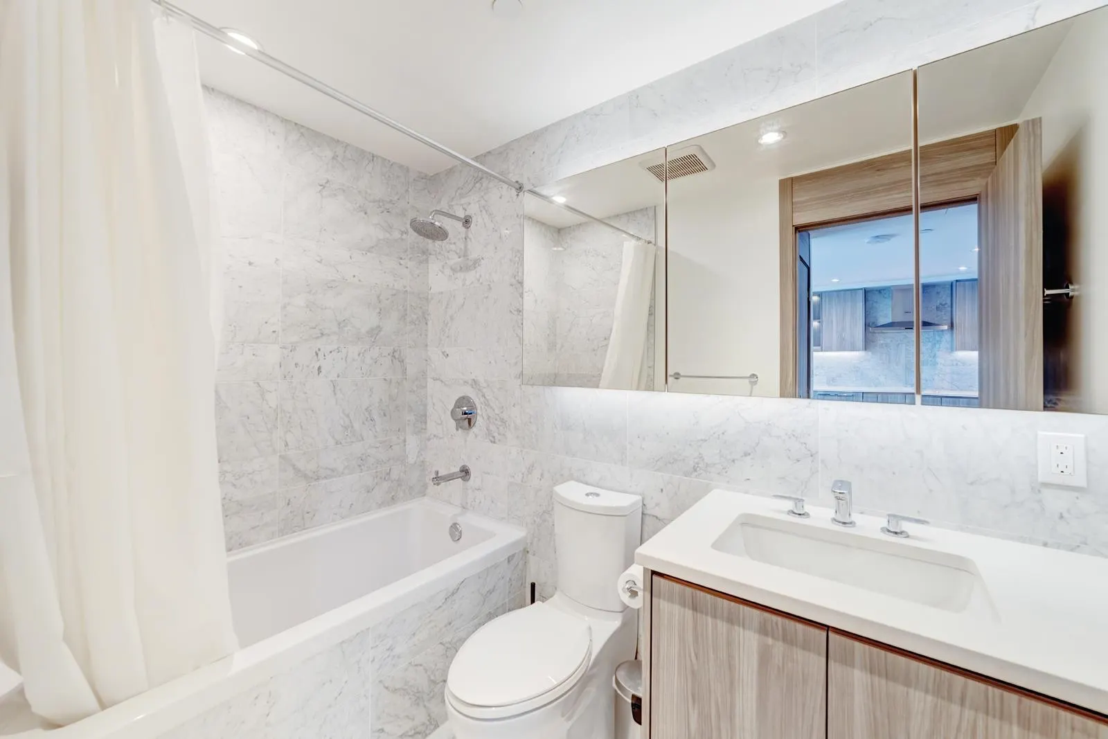 410 4720 Lougheed Highway