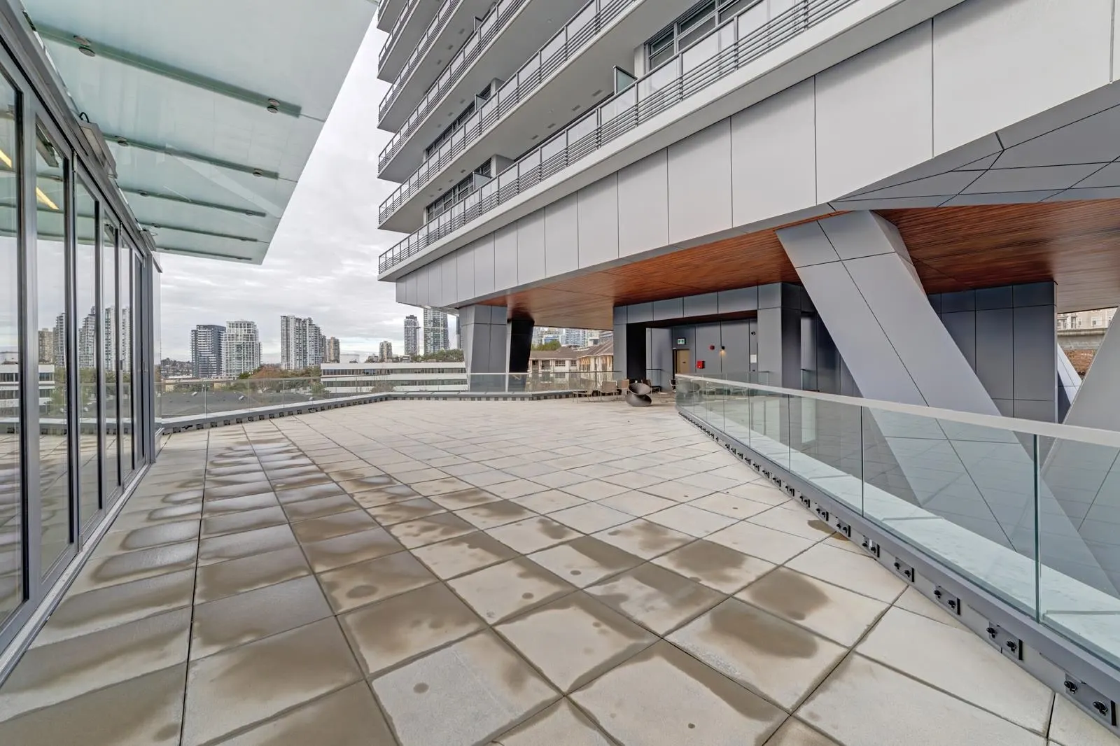 410 4720 Lougheed Highway