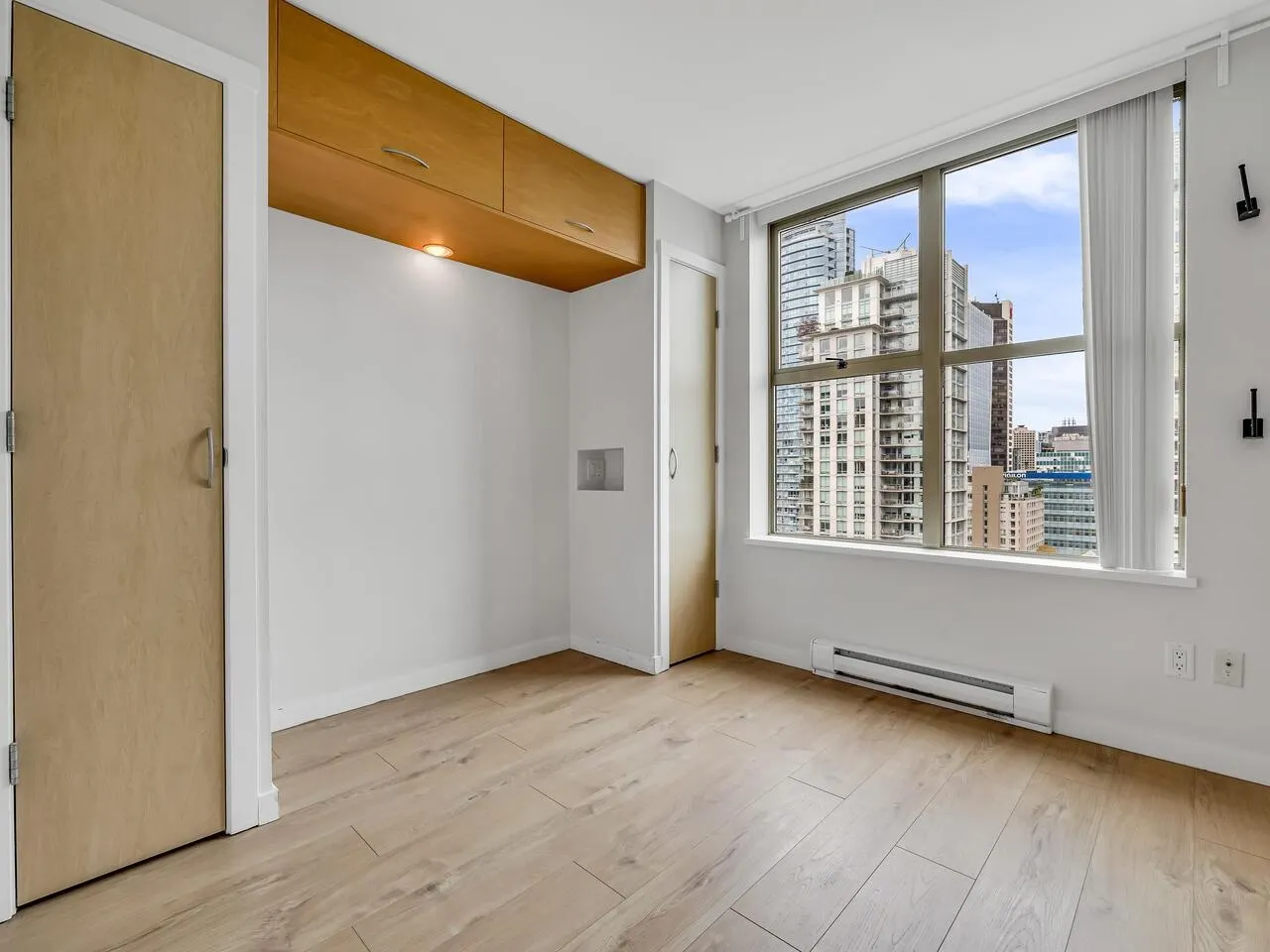 2104 969 Richards Street