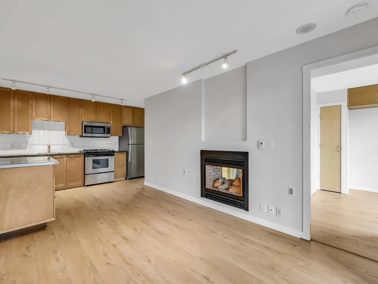 2104 969 Richards Street