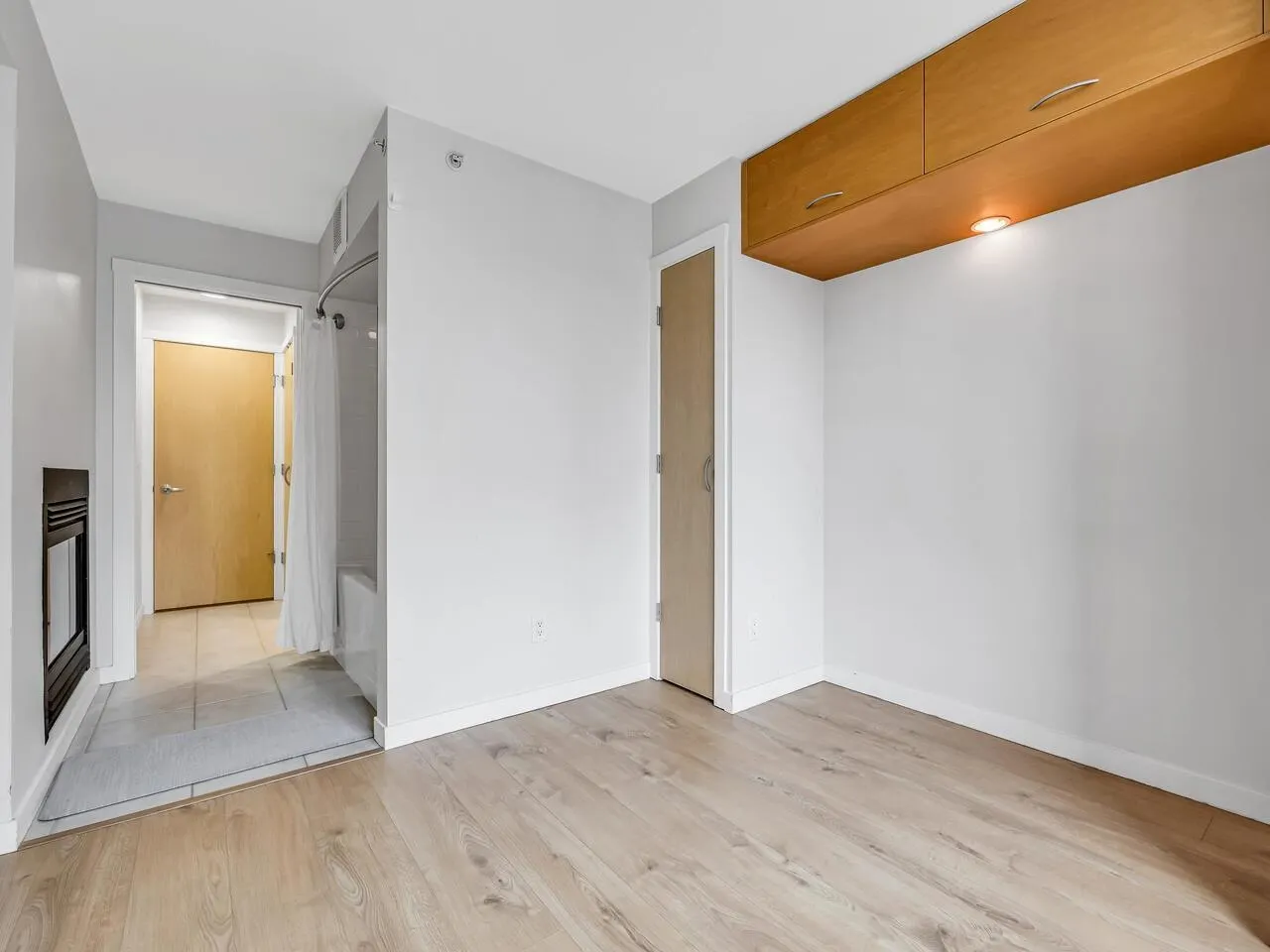 2104 969 Richards Street