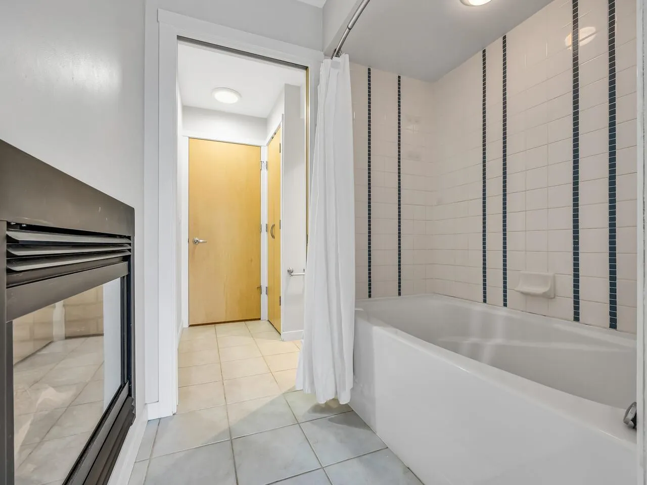 2104 969 Richards Street