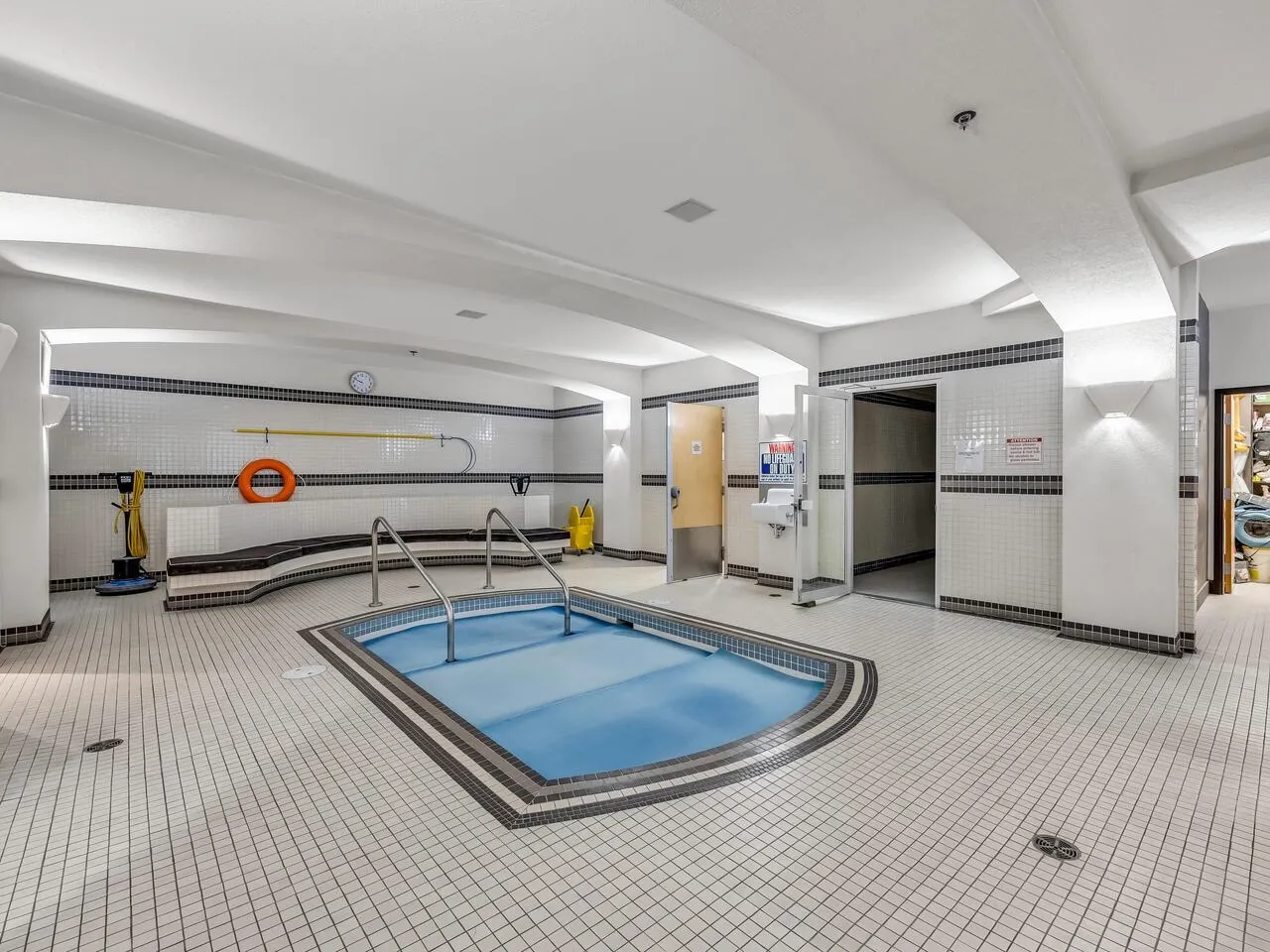 2104 969 Richards Street