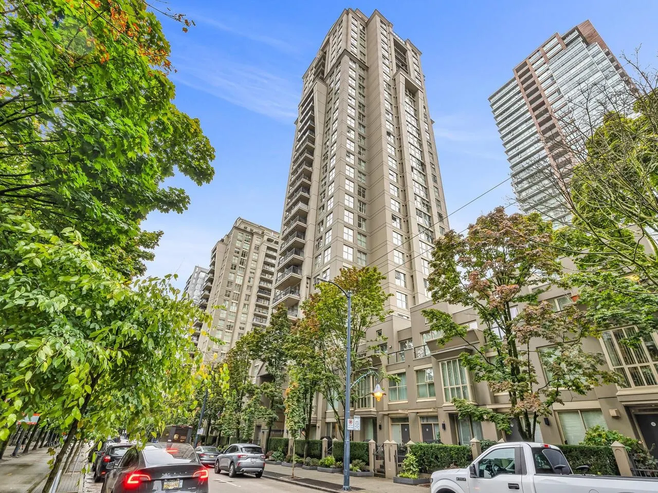 2104 969 Richards Street