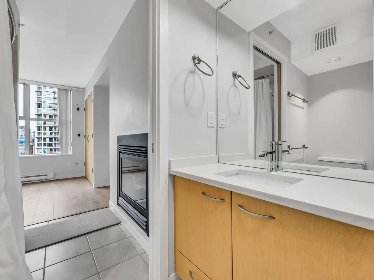 2104 969 Richards Street