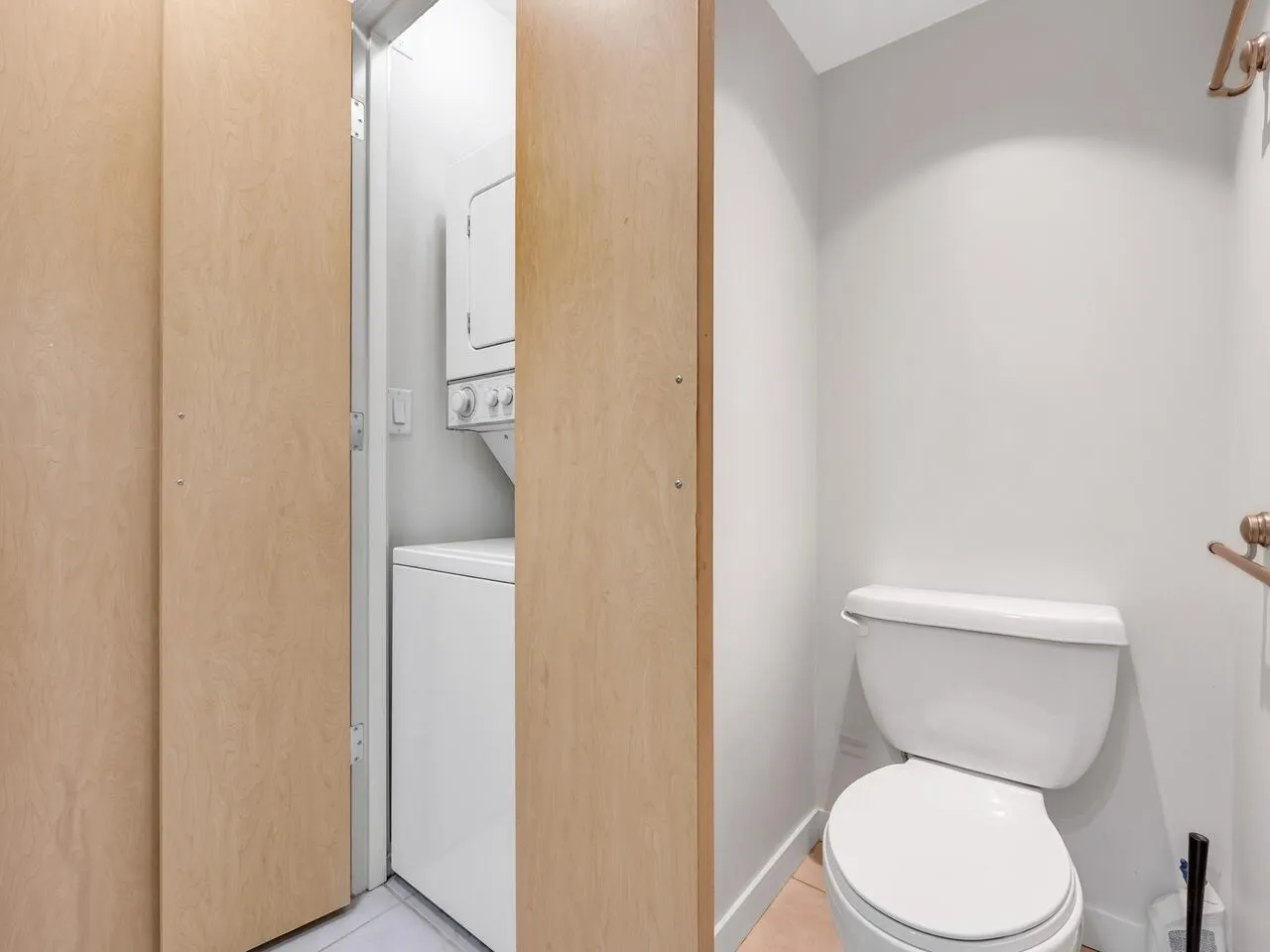 2104 969 Richards Street