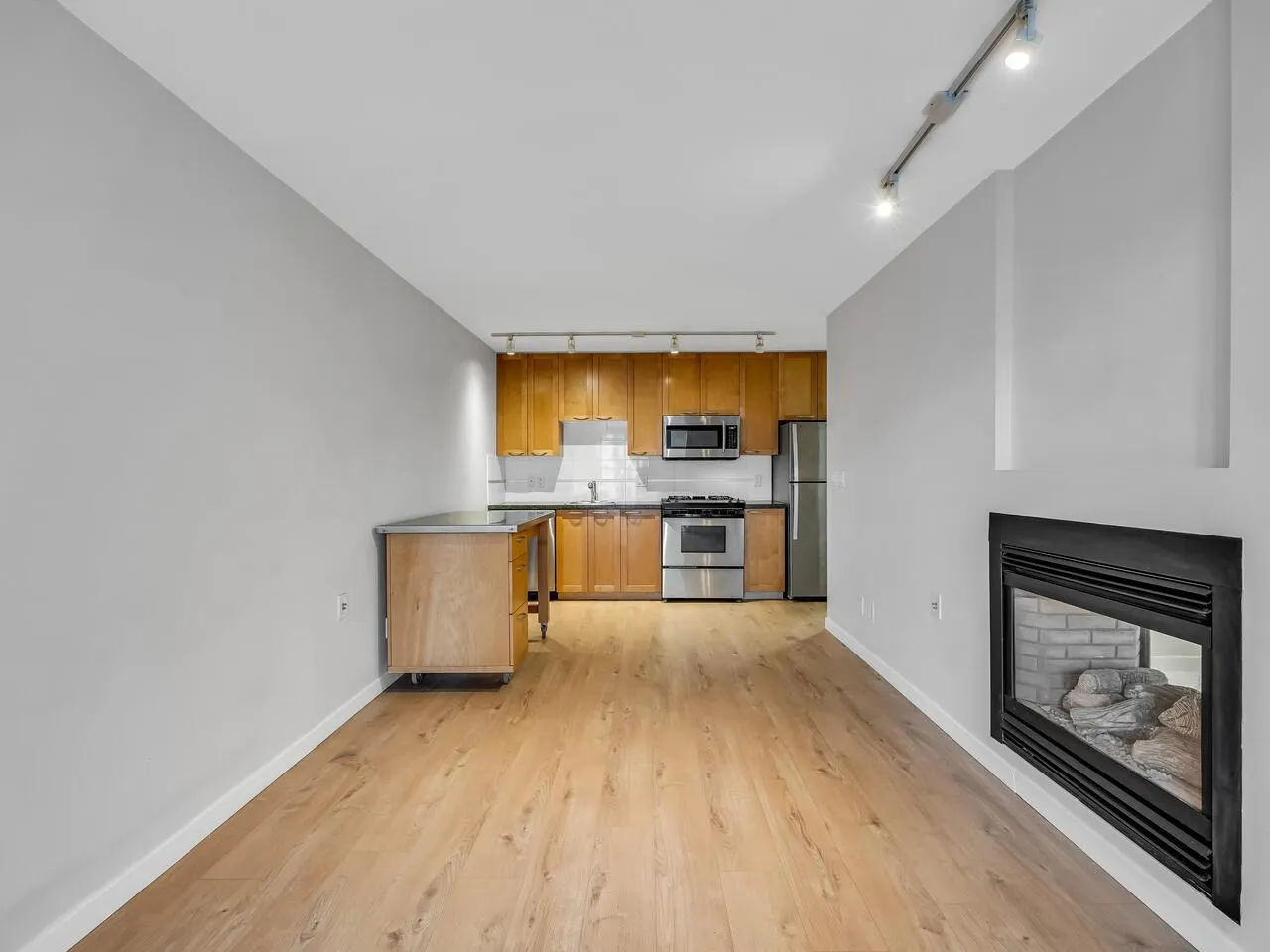 2104 969 Richards Street