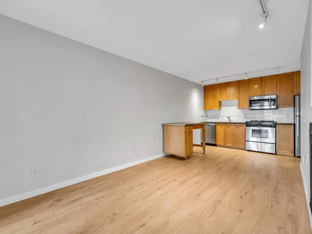 2104 969 Richards Street