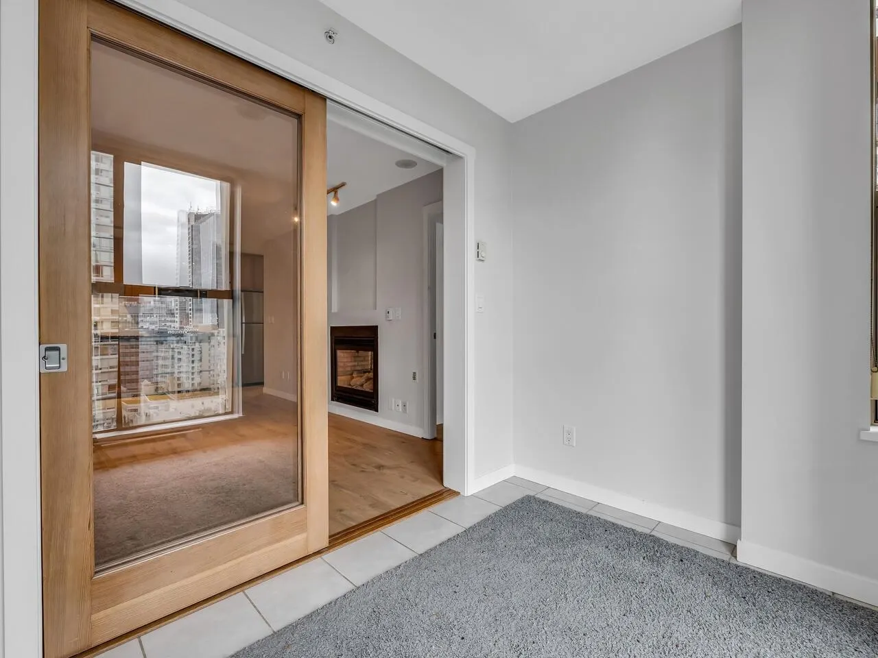 2104 969 Richards Street