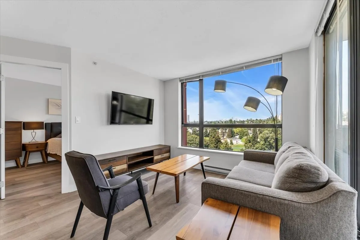 1308 814 Royal Avenue