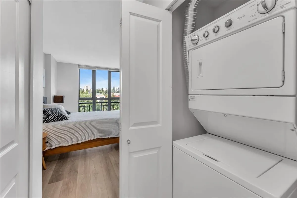 1308 814 Royal Avenue