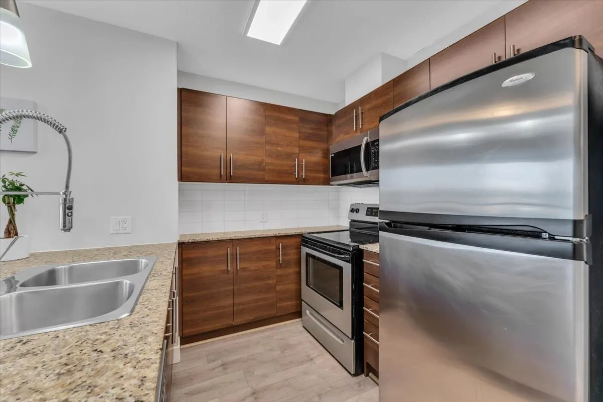 1308 814 Royal Avenue