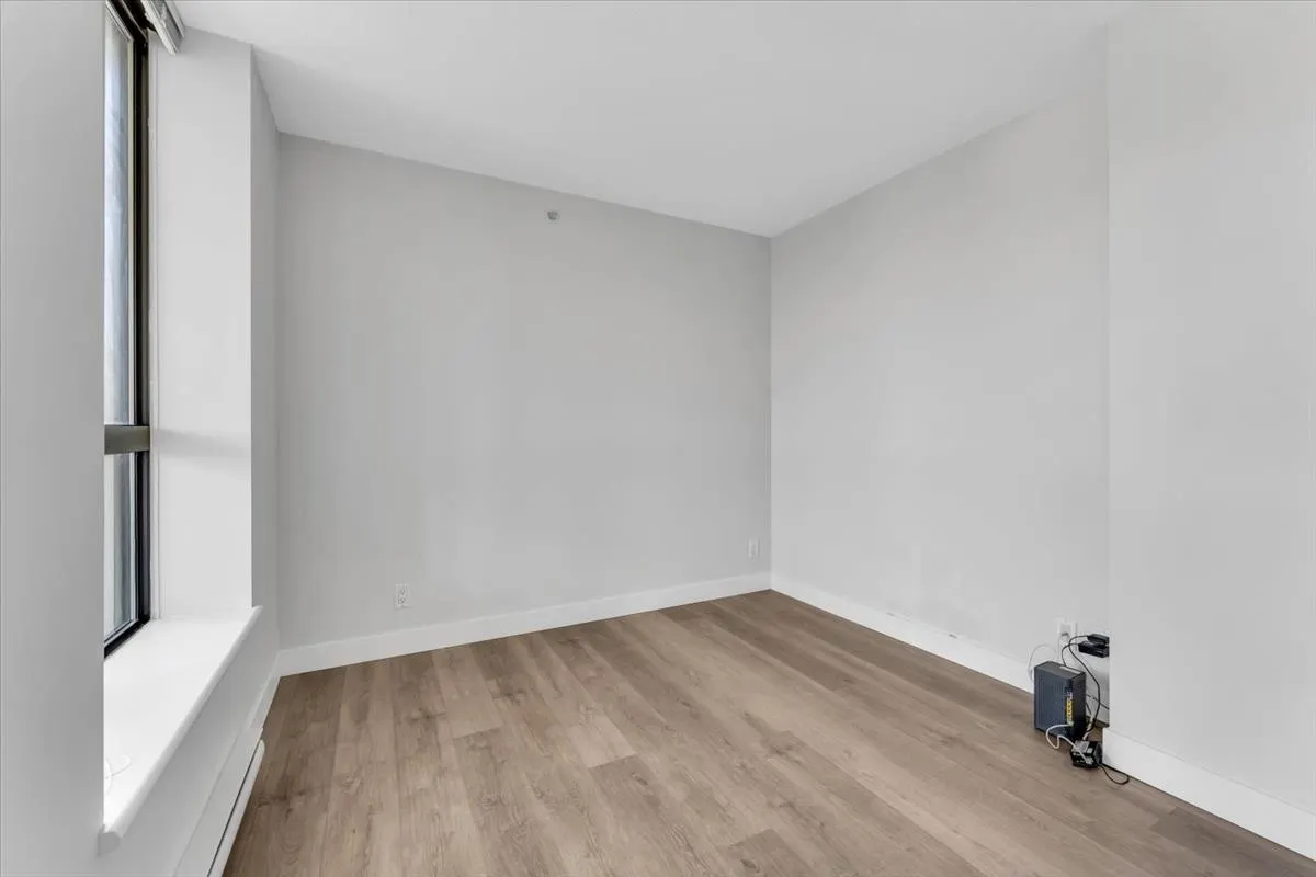 1308 814 Royal Avenue