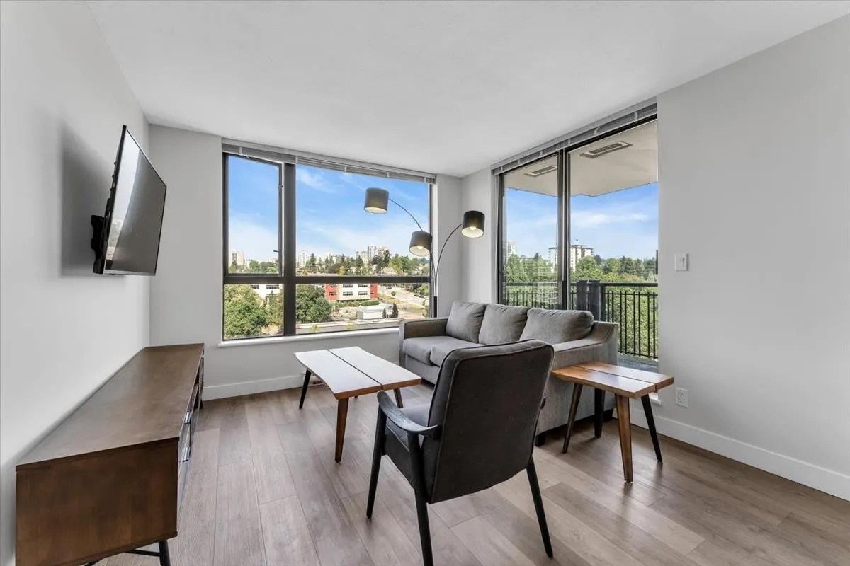 1308 814 Royal Avenue