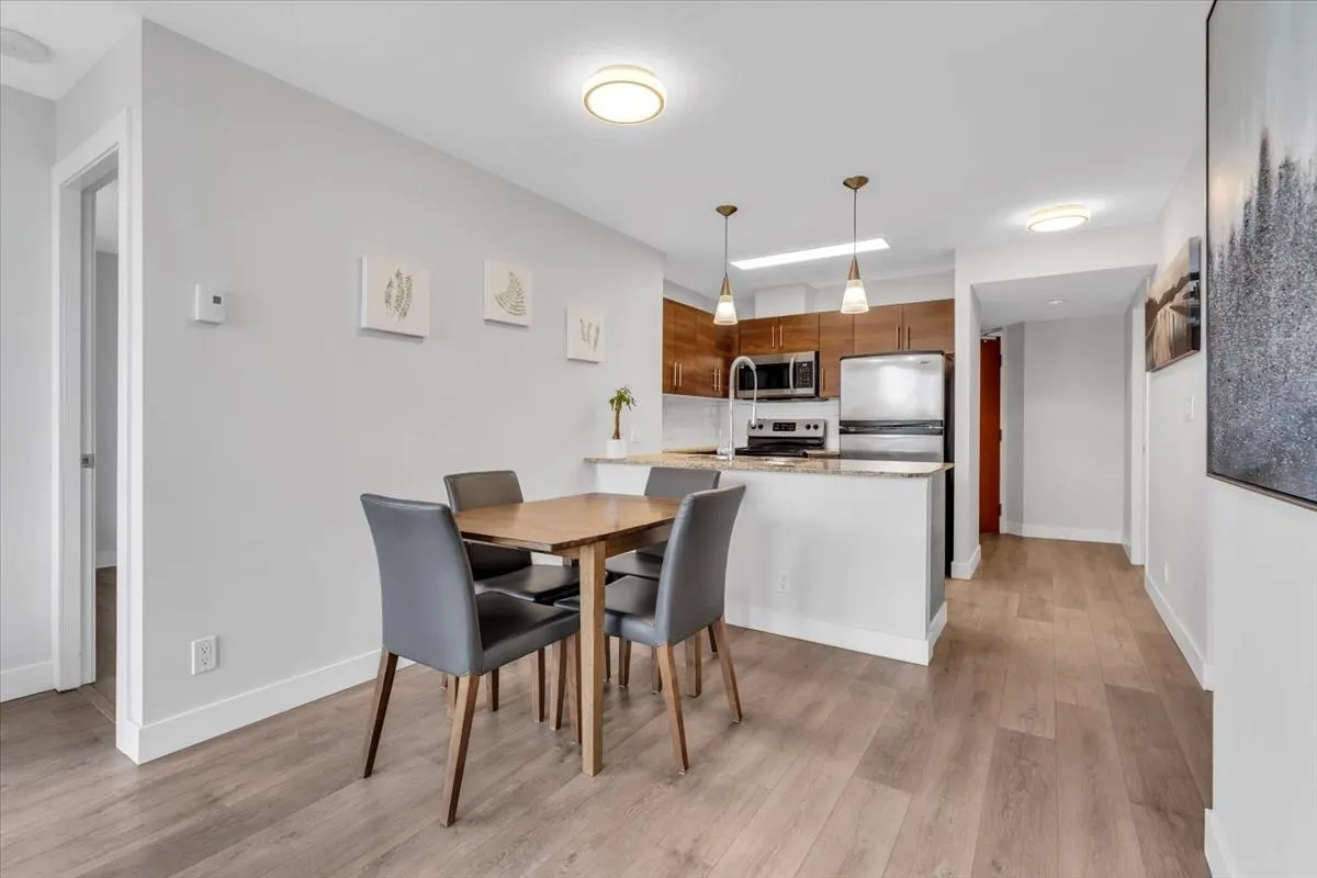 1308 814 Royal Avenue