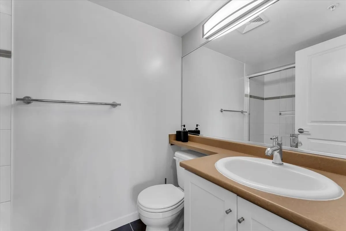 1308 814 Royal Avenue