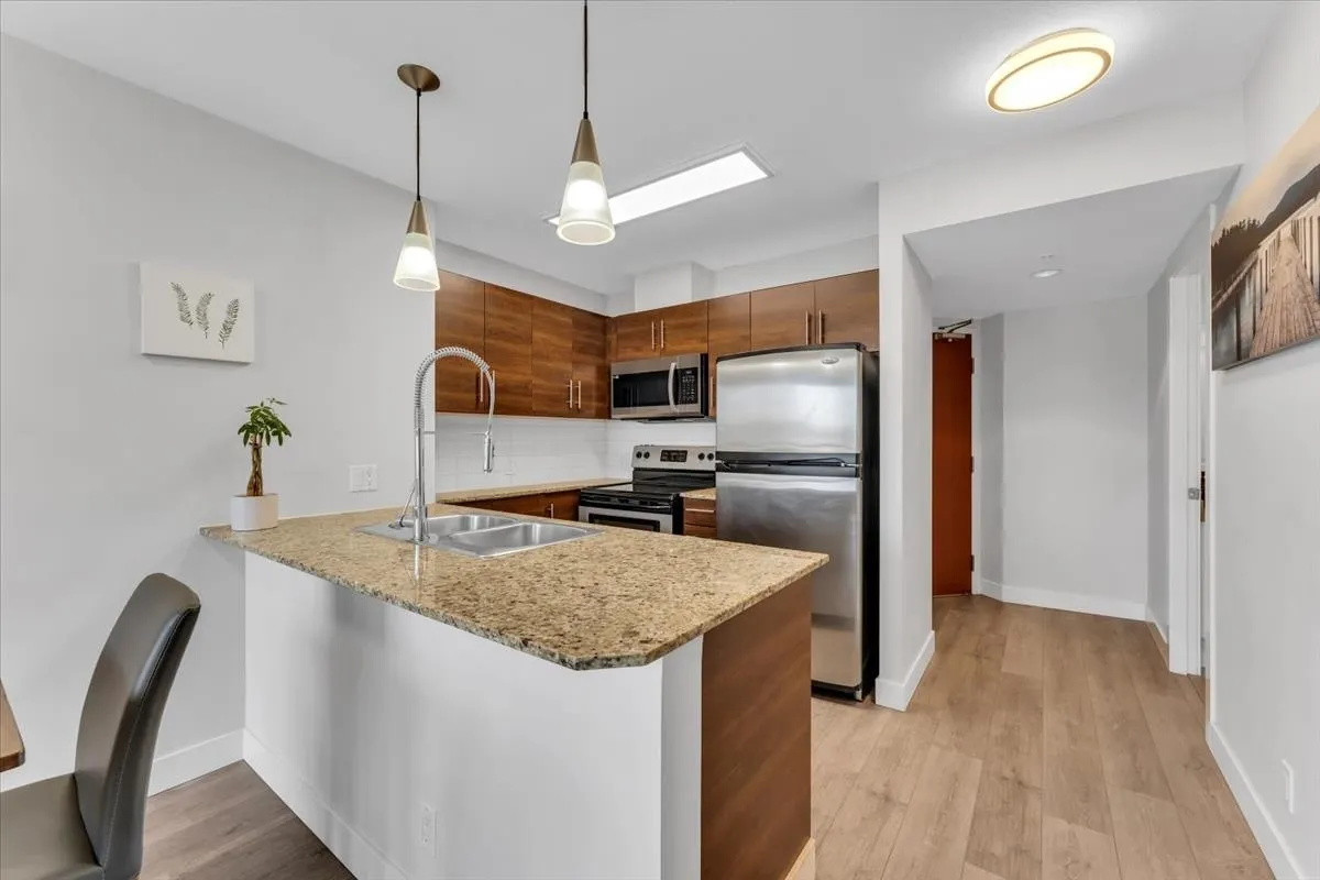 1308 814 Royal Avenue