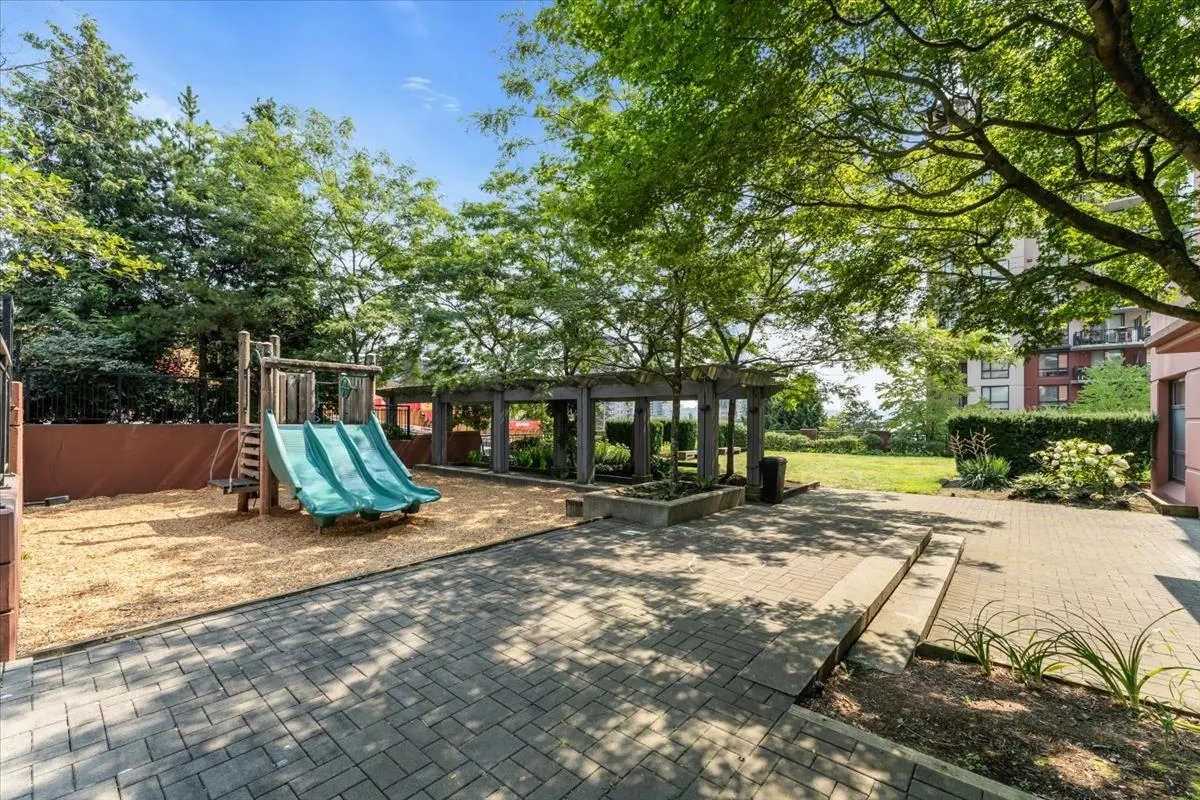 1308 814 Royal Avenue