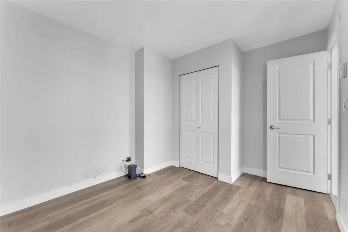 1308 814 Royal Avenue