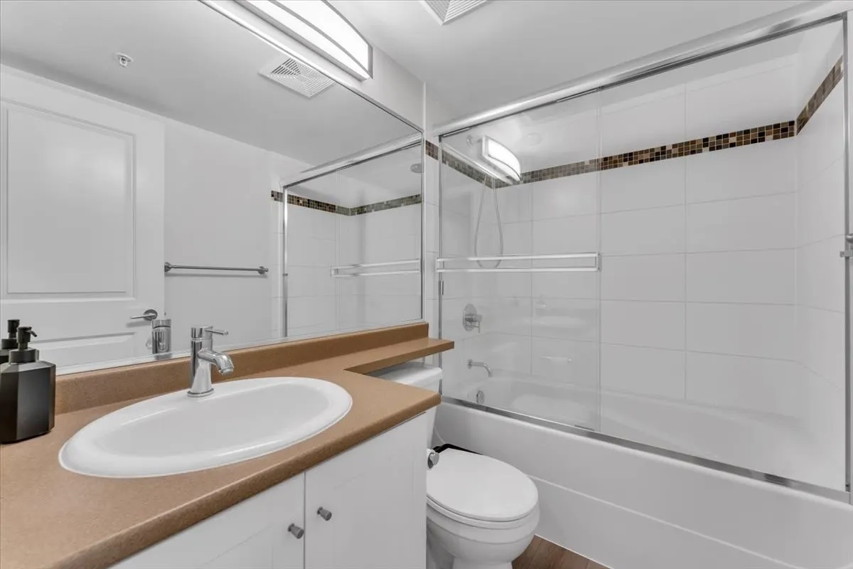 1308 814 Royal Avenue