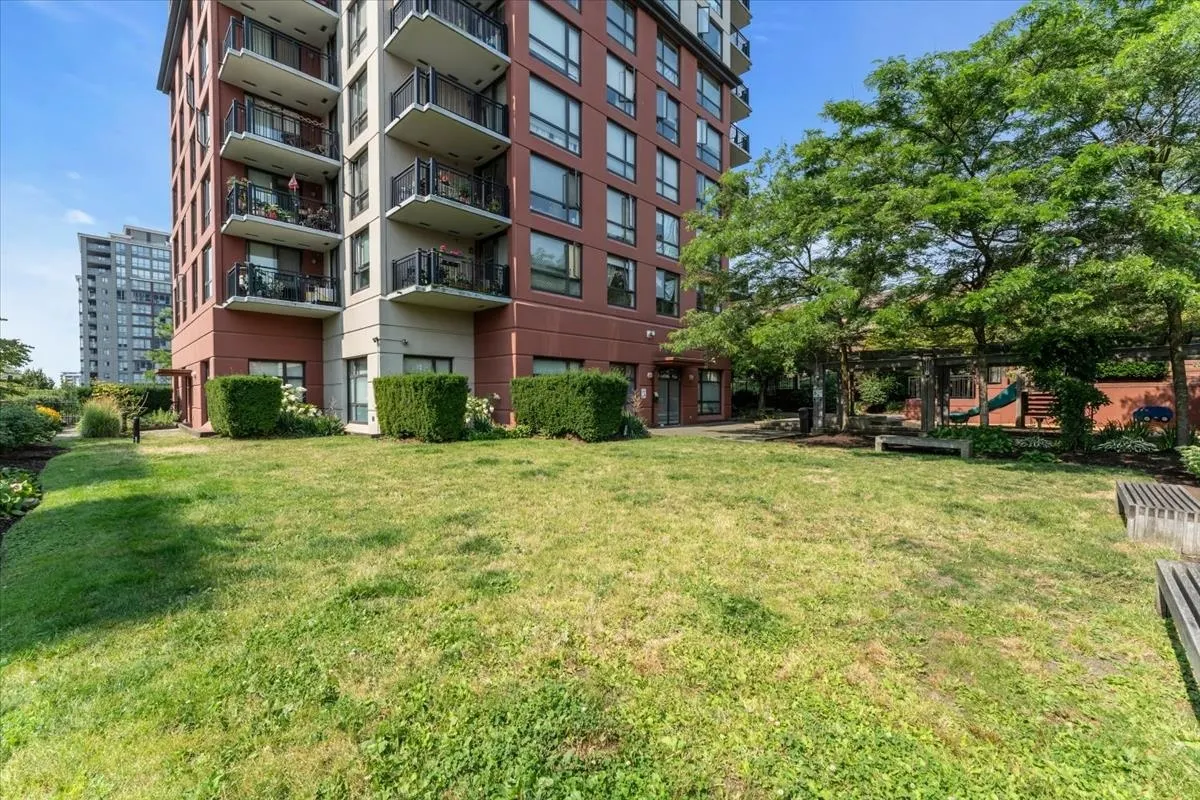 1308 814 Royal Avenue