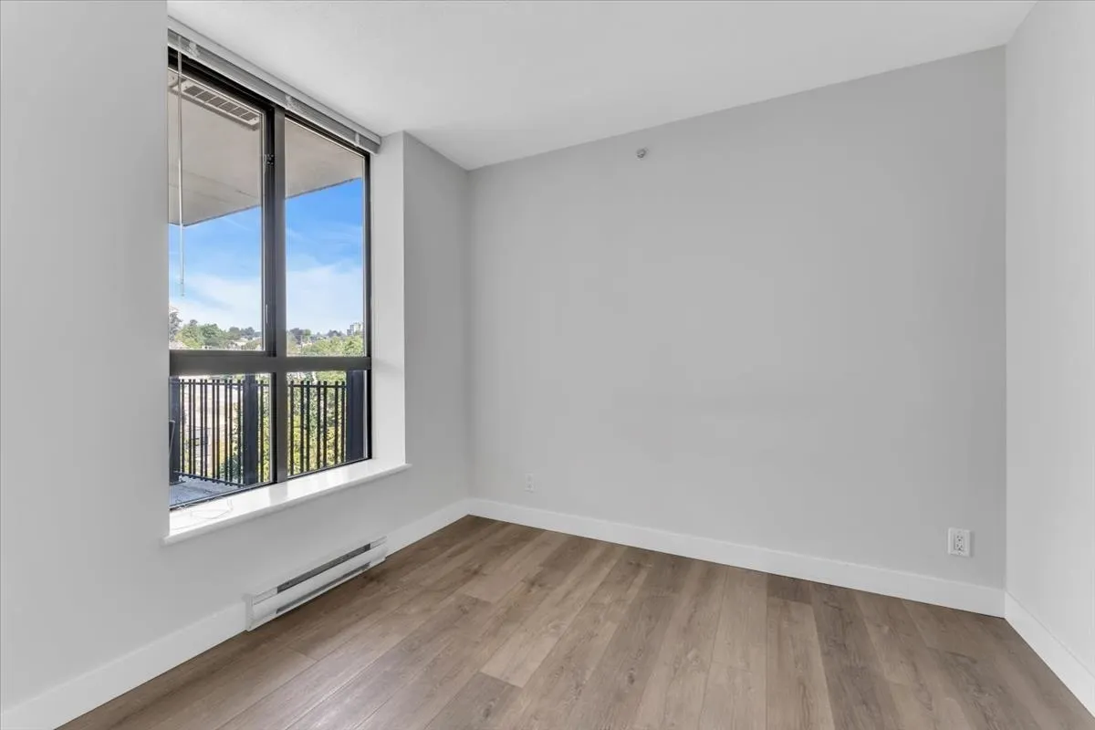 1308 814 Royal Avenue