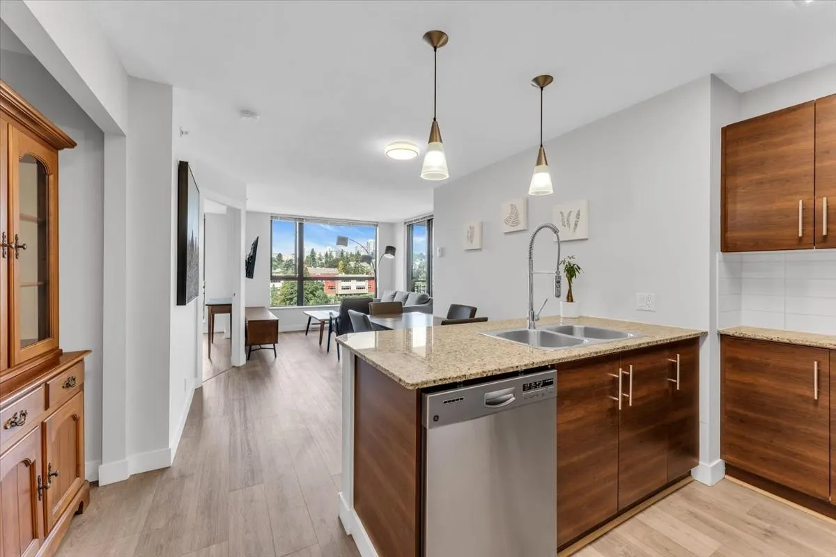 1308 814 Royal Avenue