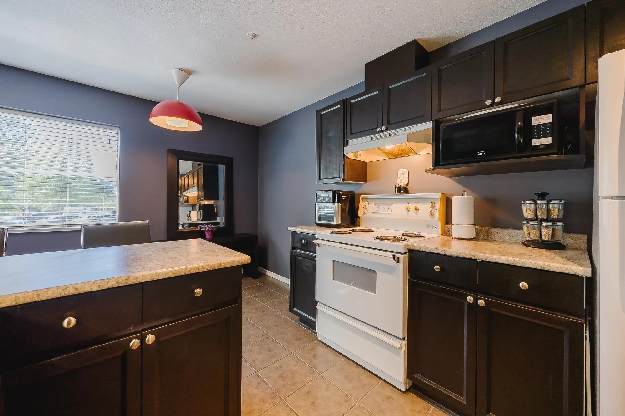 201 22722 Lougheed Highway