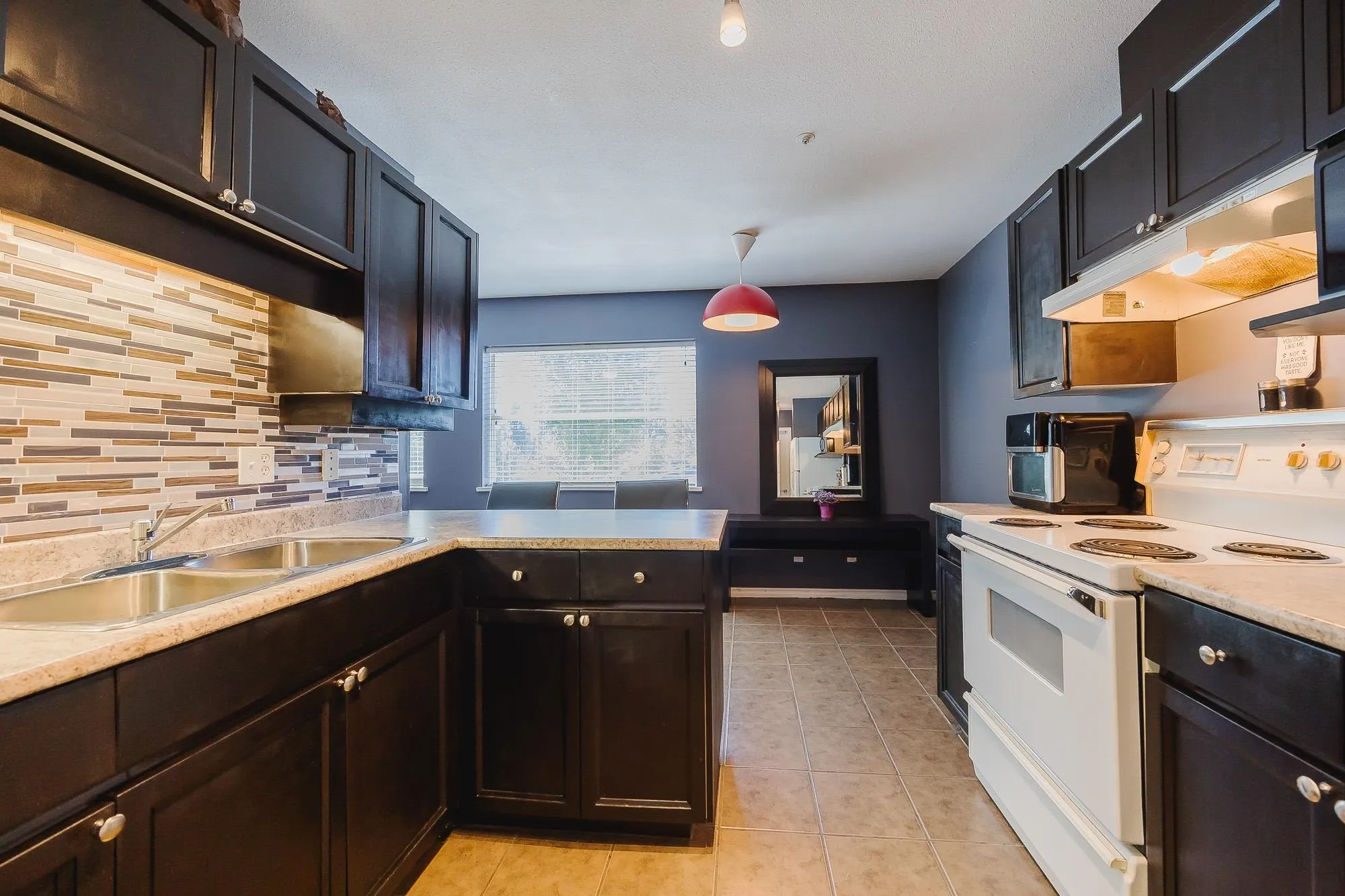 201 22722 Lougheed Highway