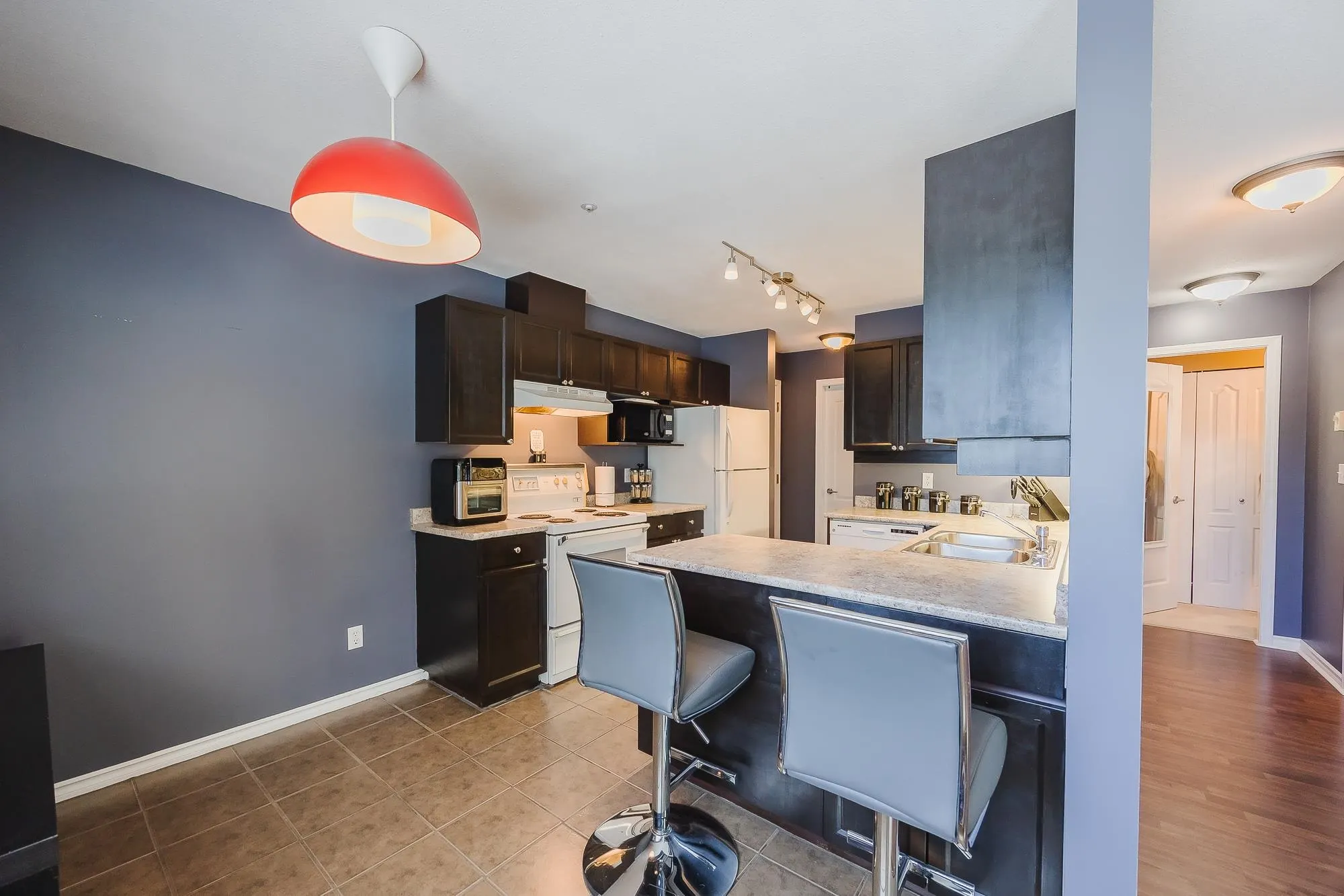 201 22722 Lougheed Highway