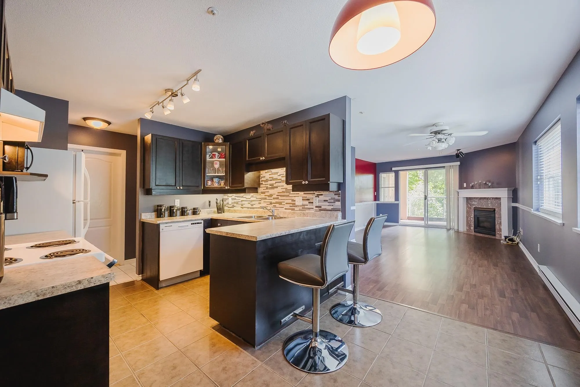 201 22722 Lougheed Highway