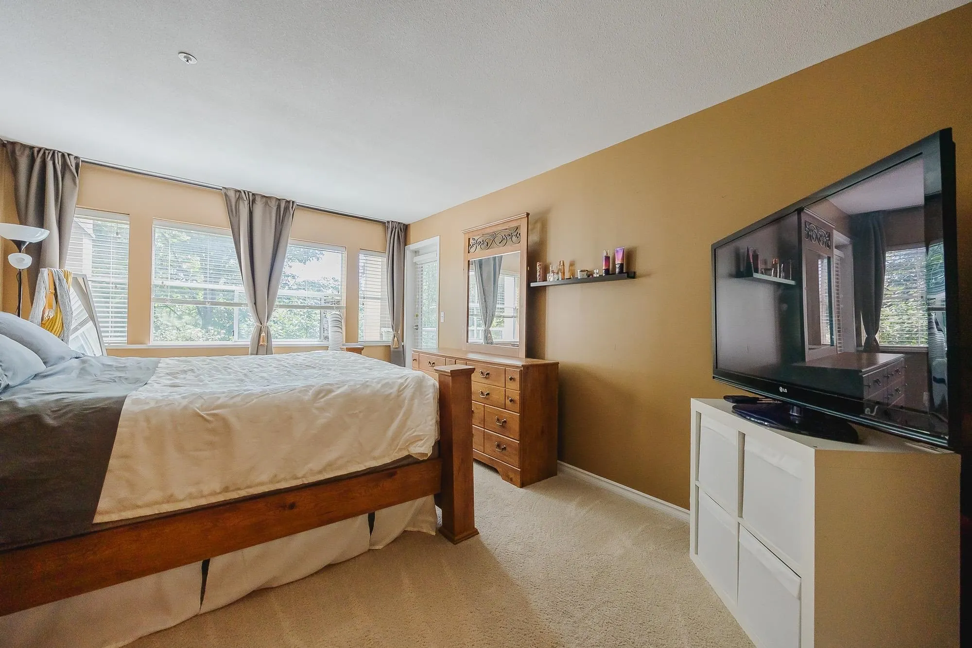 201 22722 Lougheed Highway