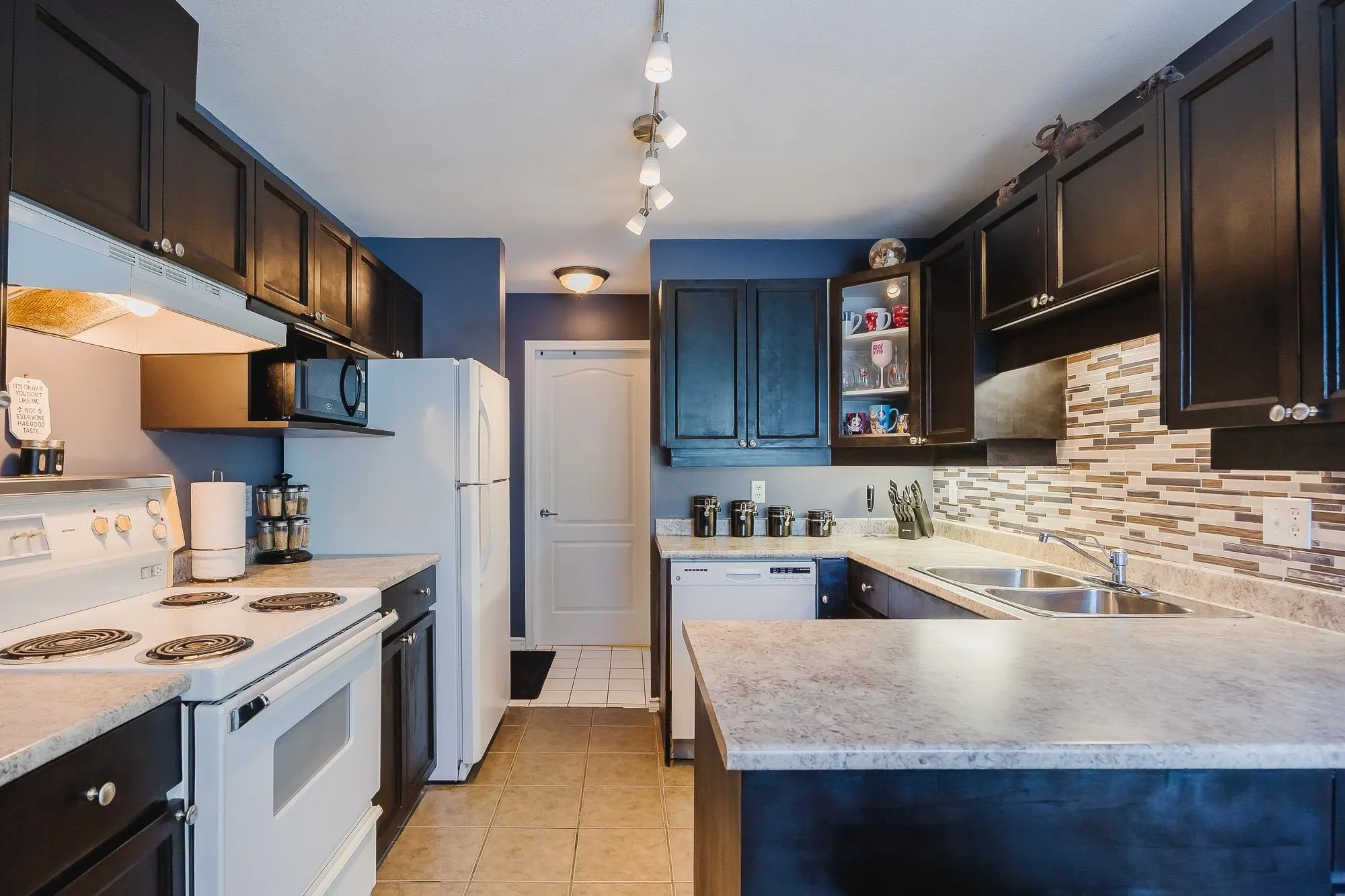 201 22722 Lougheed Highway