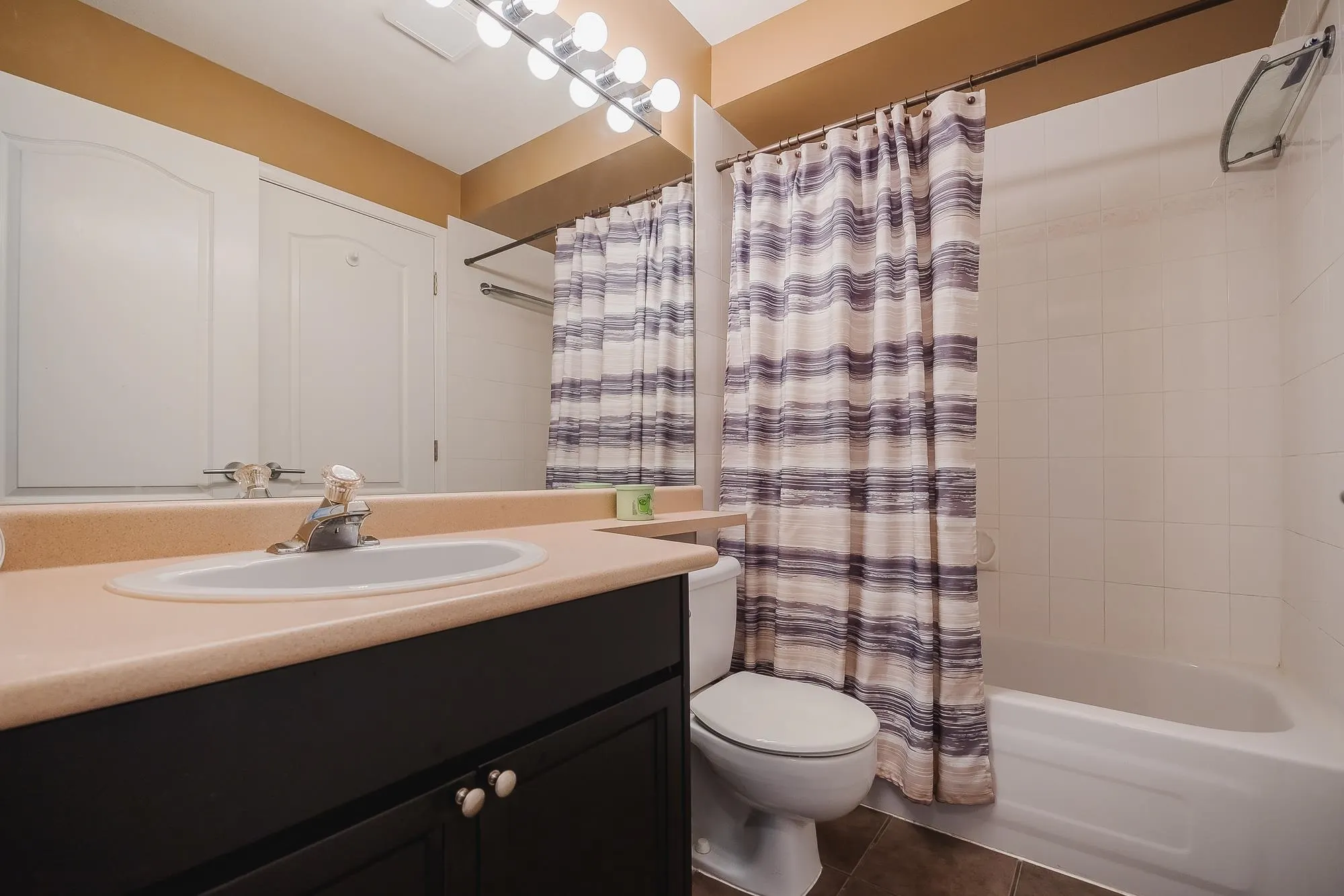 201 22722 Lougheed Highway