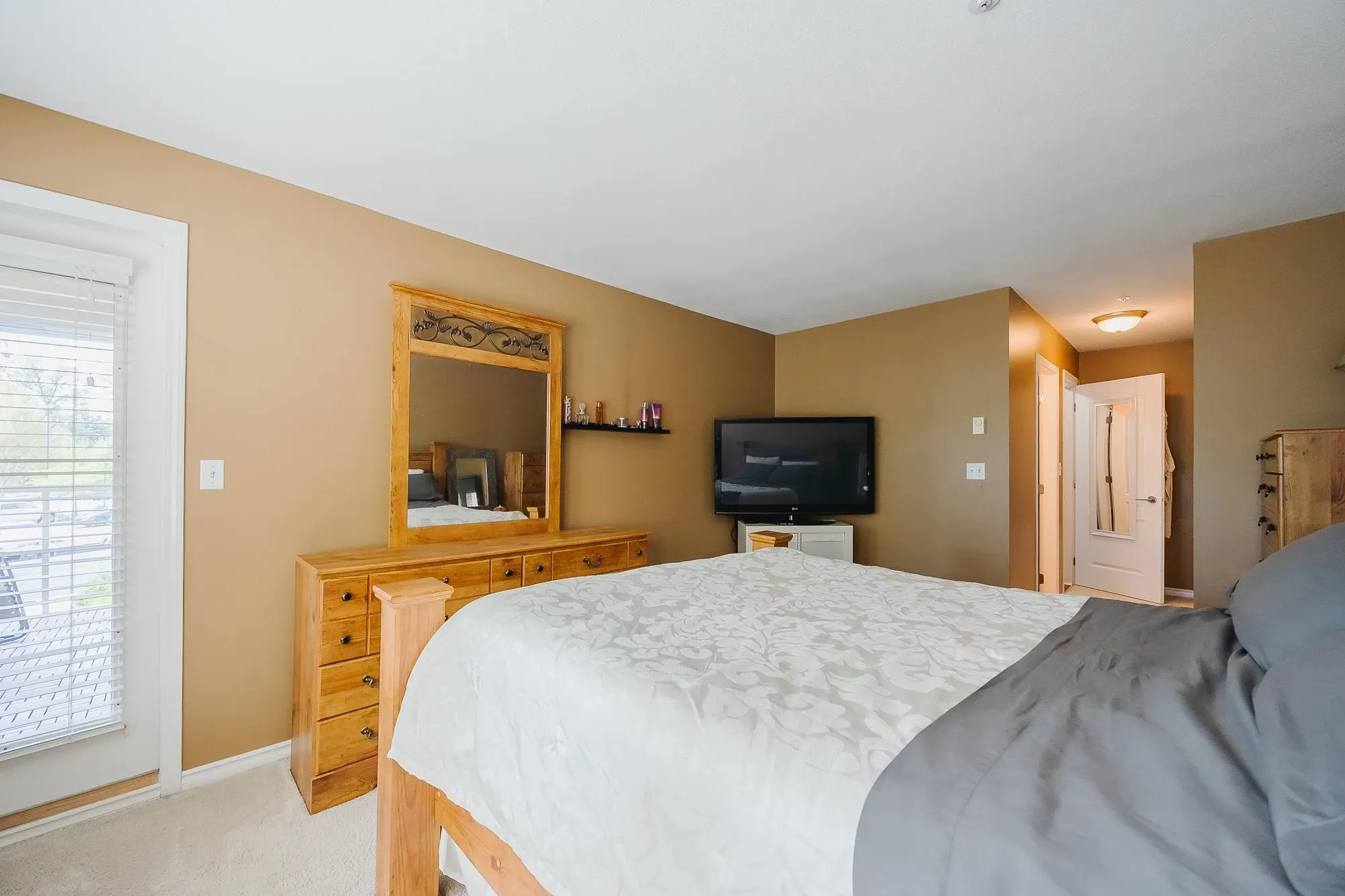 201 22722 Lougheed Highway