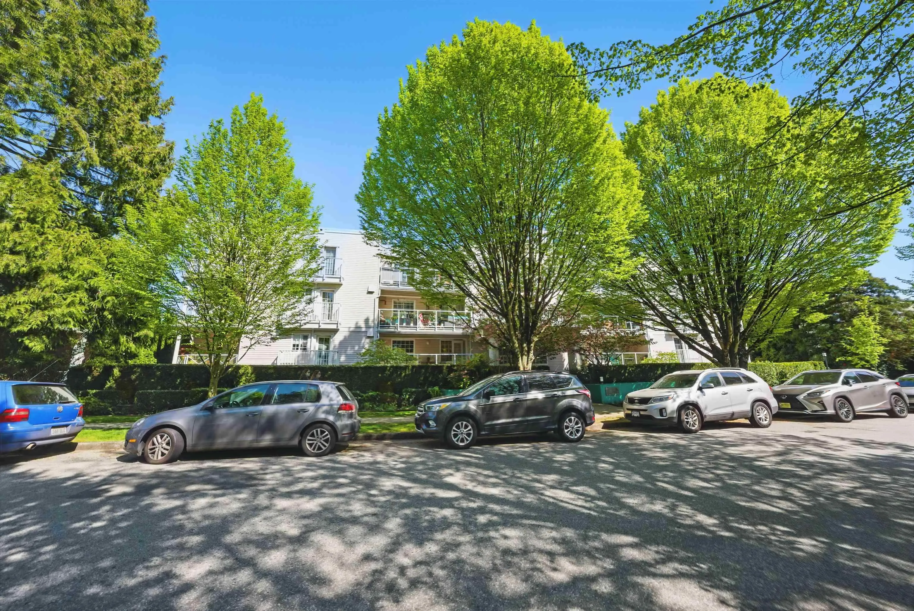 PH2 5788 Vine Street