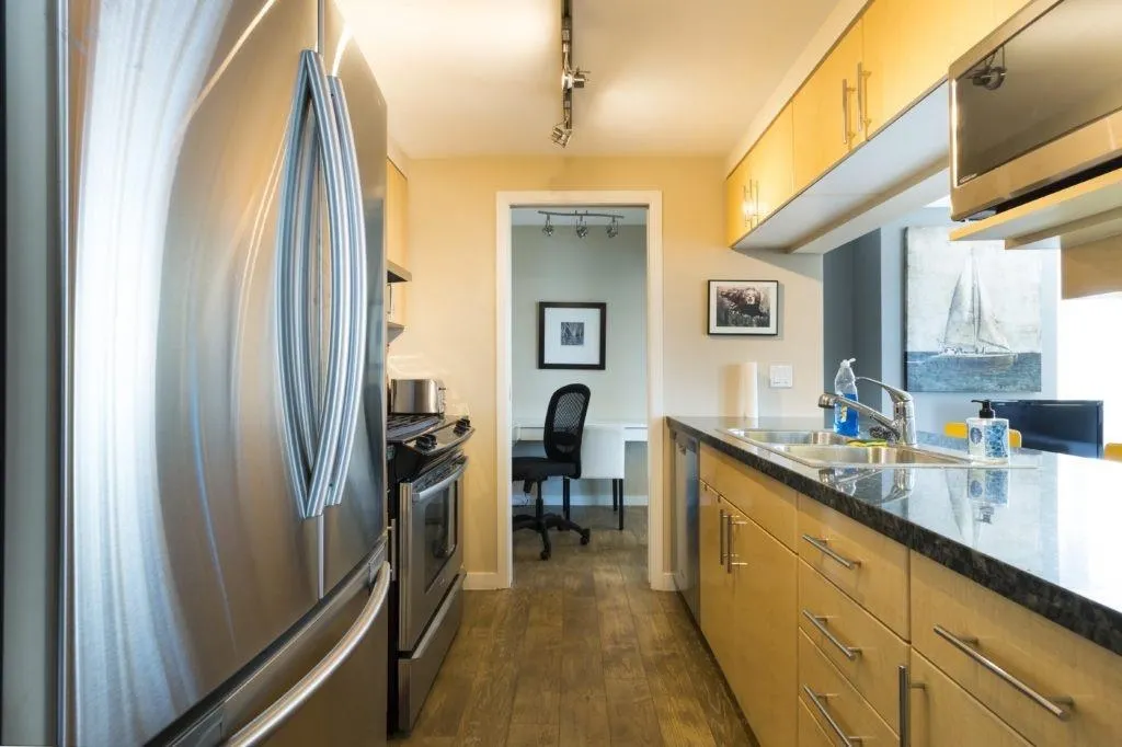 2802 193 Aquarius Mews