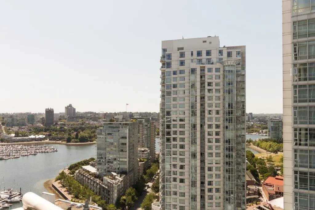 2802 193 Aquarius Mews