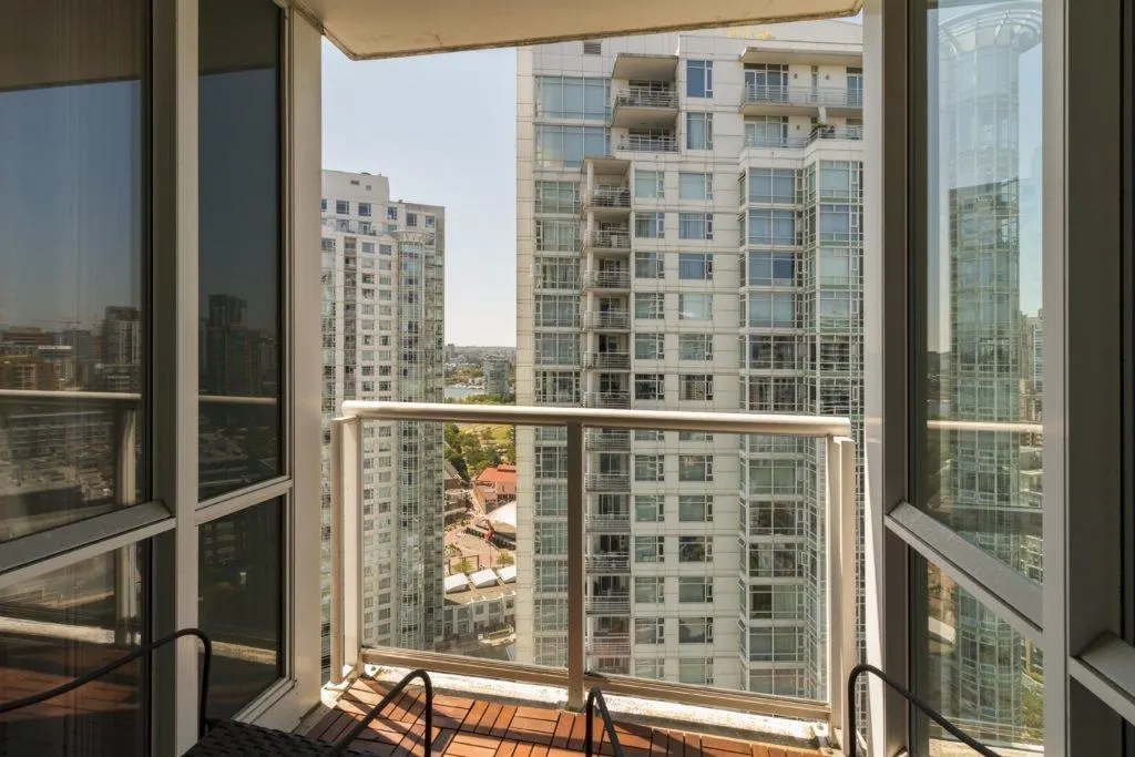 2802 193 Aquarius Mews