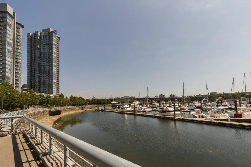 2802 193 Aquarius Mews