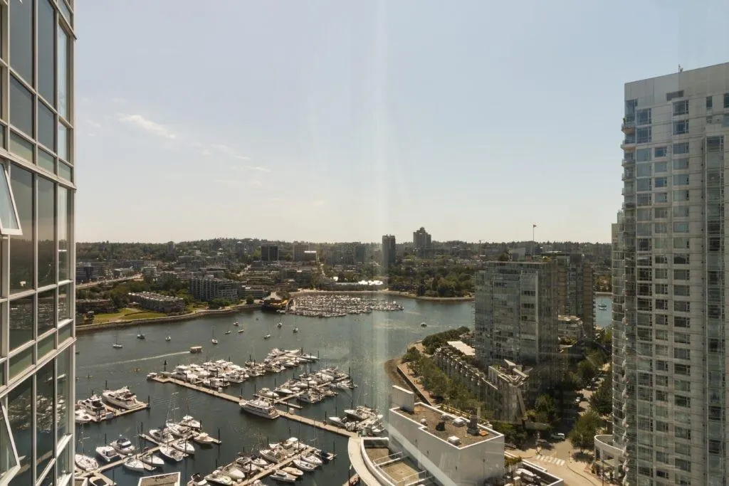 2802 193 Aquarius Mews