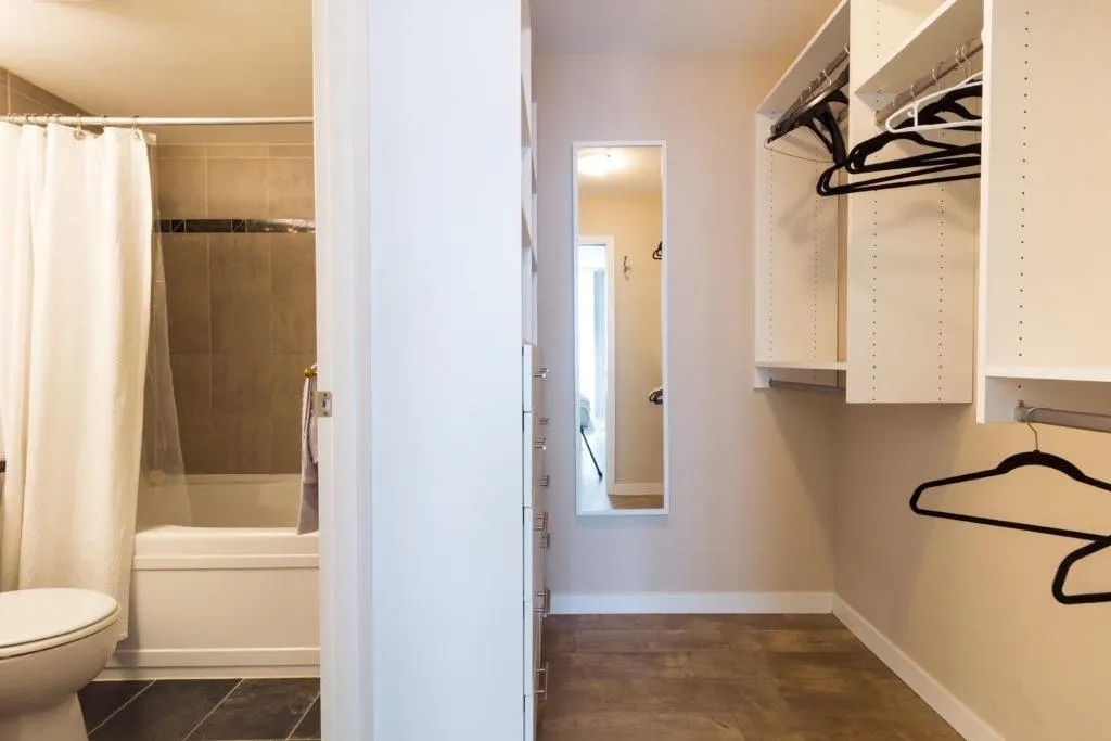 2802 193 Aquarius Mews