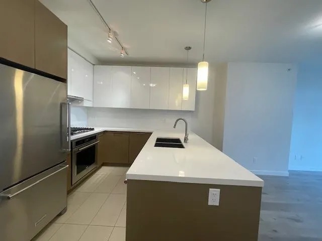 1206 3080 Lincoln Avenue