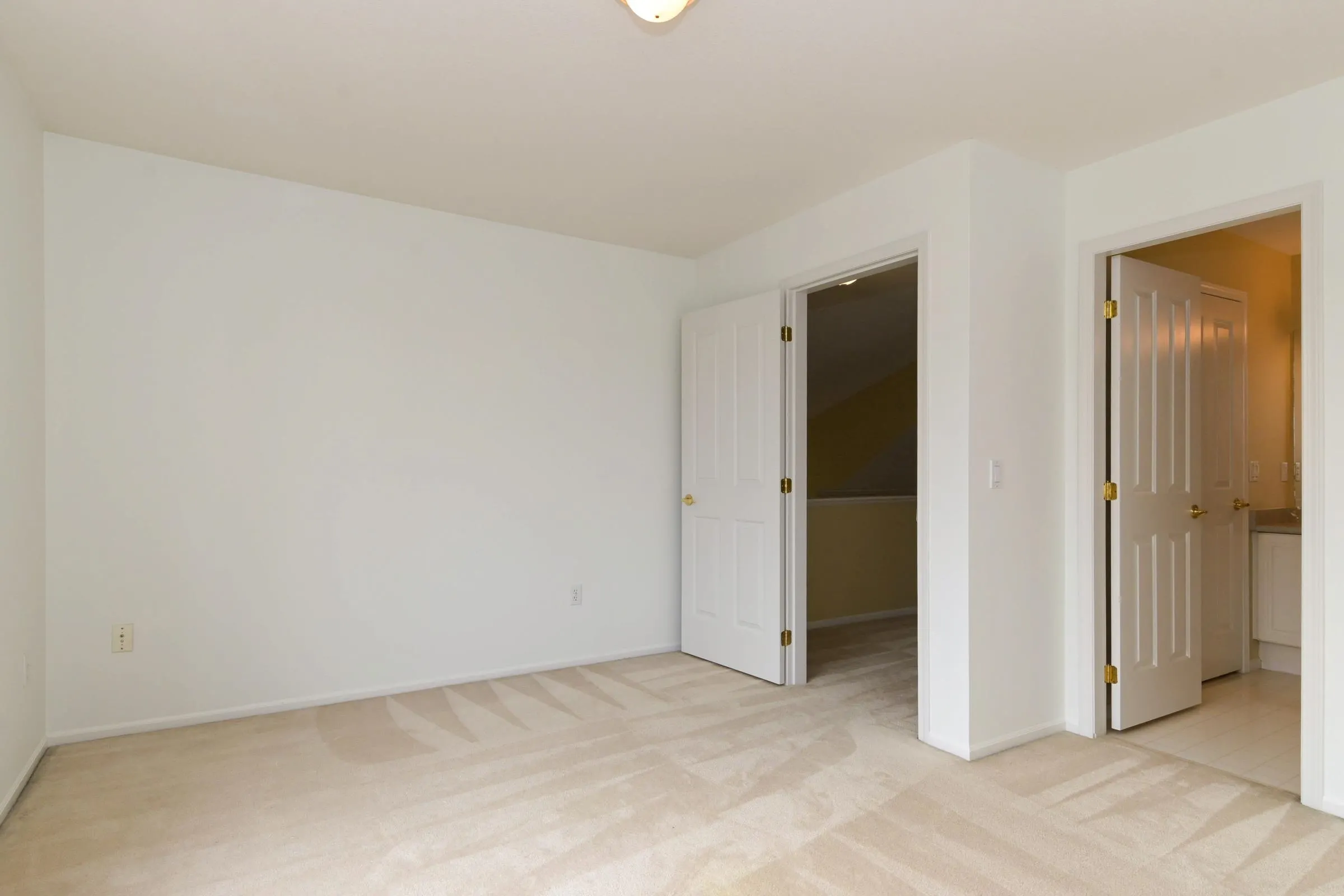 72 14877 33 Avenue